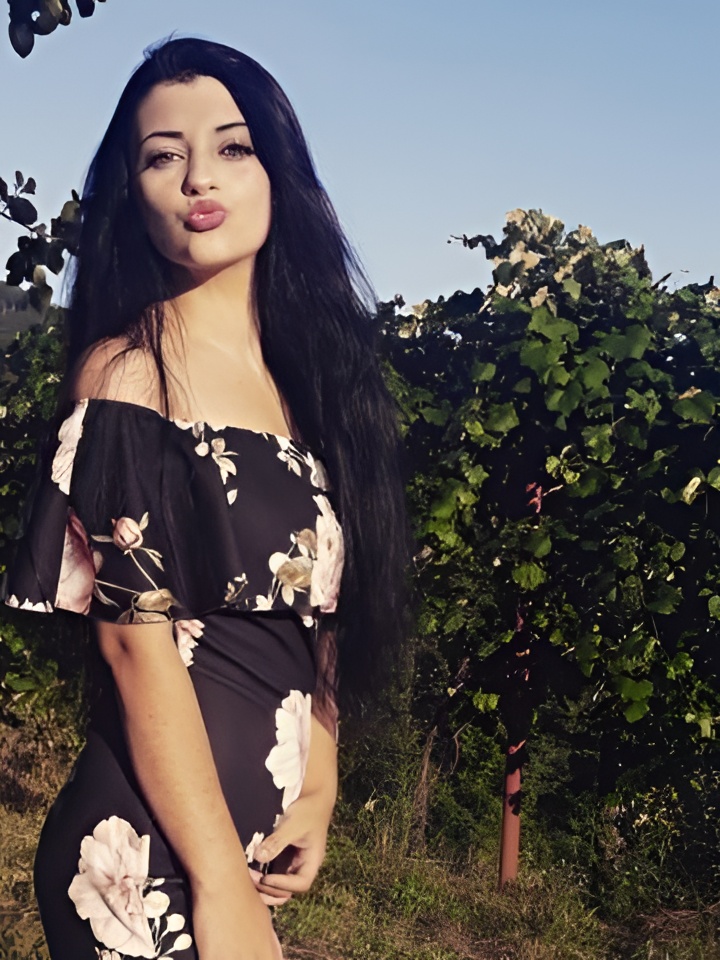 Ангелина привлекальеная девушка из Пестово цена от 1500 руб