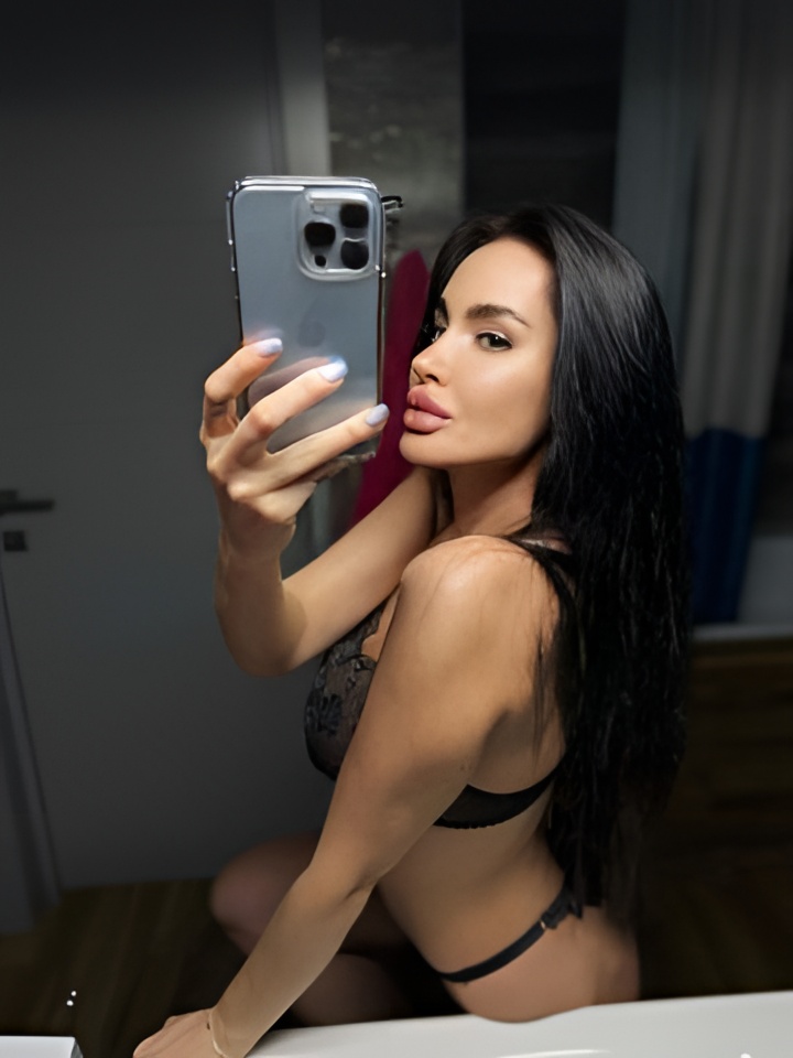 Розалия привлекальеная девушка из Пестово цена от 4000 руб