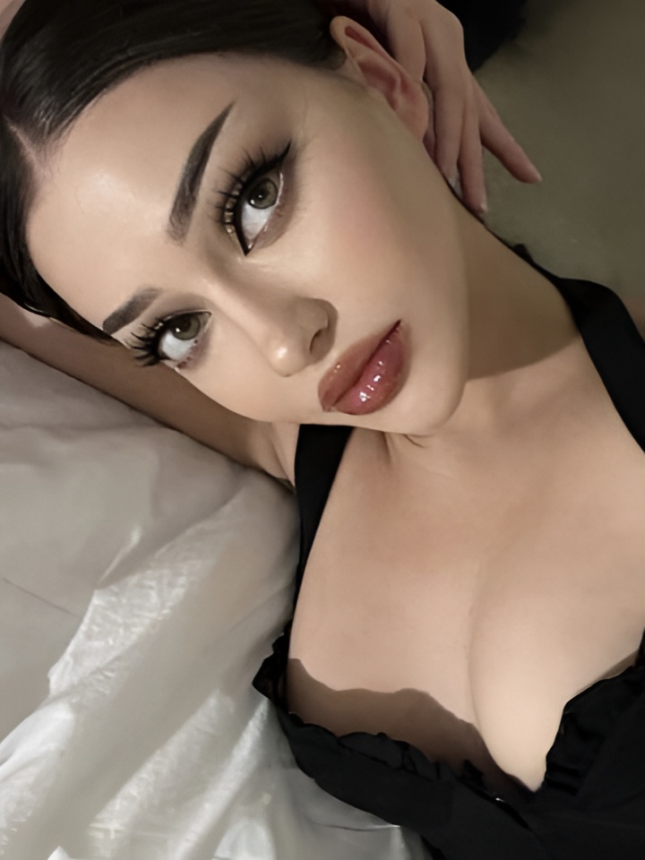 Виктория привлекальеная девушка из Пестово цена от 1500 руб