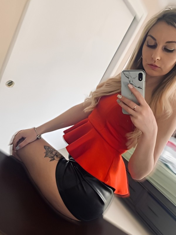 Дарья привлекательная девушка из Пестово цена от 2500 руб