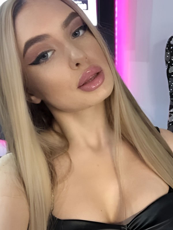 Рената привлекательная девушка из Пестово цена от 2500 руб