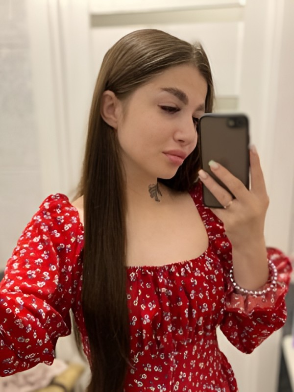 Ульяна привлекательная девушка из Пестово цена от 3000 руб