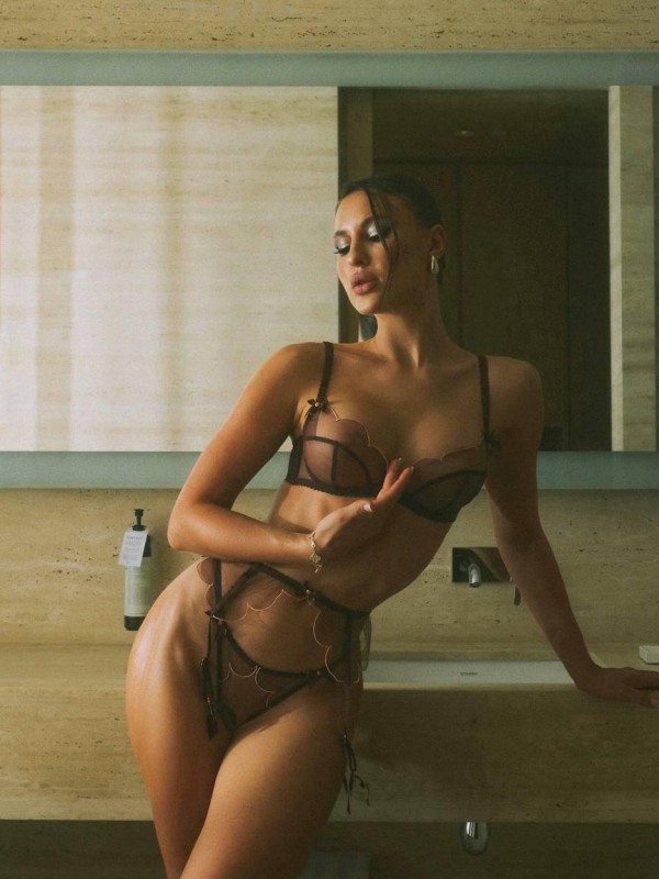 Марфа привлекательная девушка из Пестово цена от 12000 руб